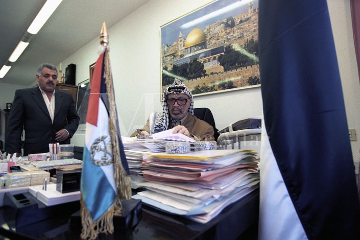 Yasser Arafat in his bunker05      
